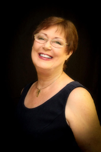 Lynn Hobbs Headshot